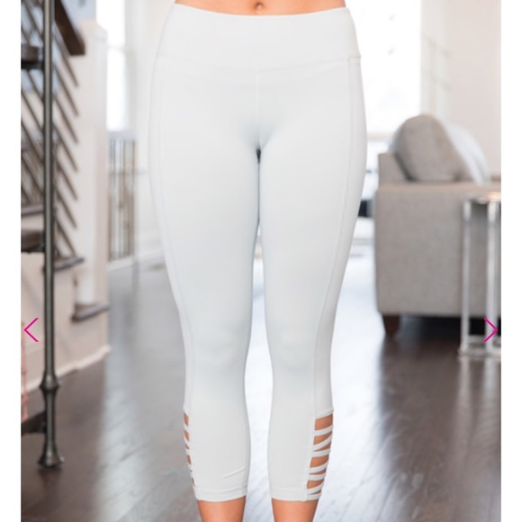 Pink Lily light blue Capri leggings - Picture 4 of 8